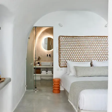 & Me Apart-hotel Fira (Santorini)
