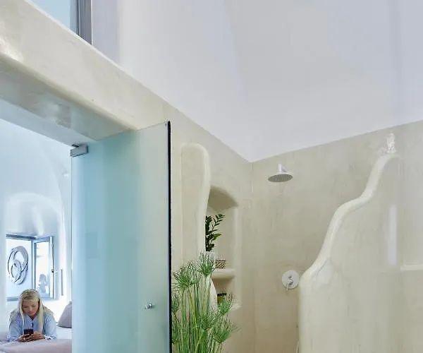 & Me סנטוריני