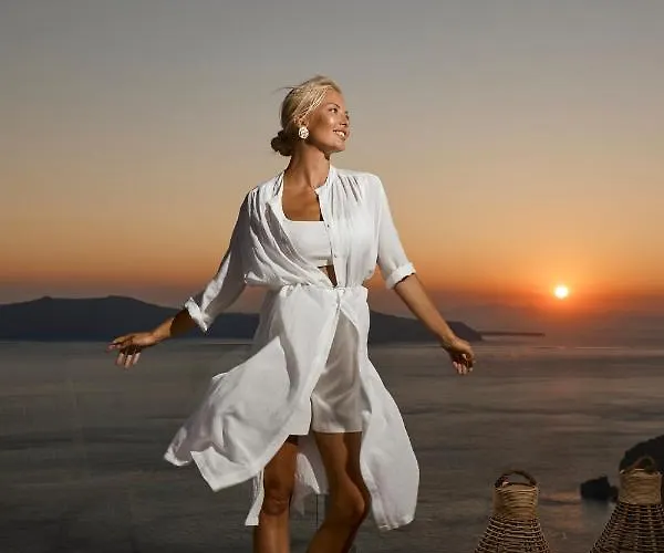 & Me Lägenhetshotell Fira (Santorini)