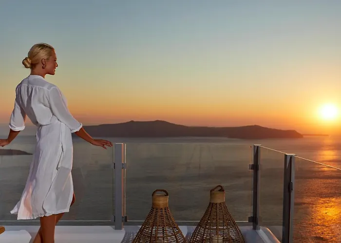 & Me Fira (Santorini)