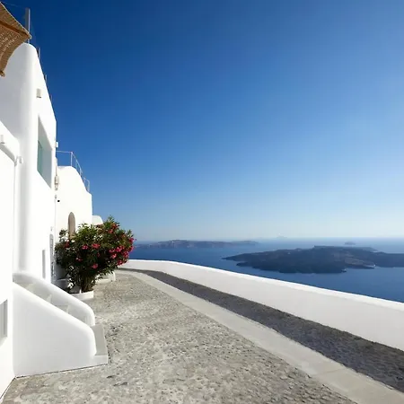 & Me 3* Fira (Santorini)