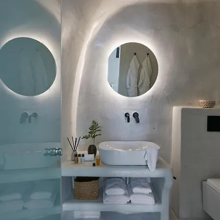 & Me Apart-hotel Fira (Santorini)