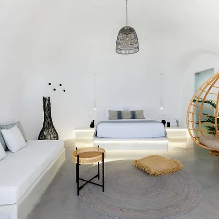 & Me Apart-hotel Fira (Santorini)