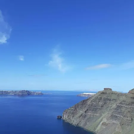 & Me 3* Fira (Santorini)